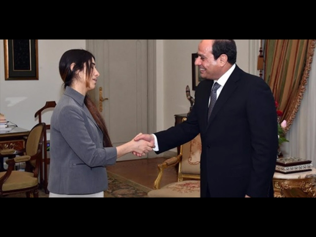 Надя Мурад и президент Египта Абд аль-Фаттах ас-Сиси. Каир, 26 декабря 2015 года 