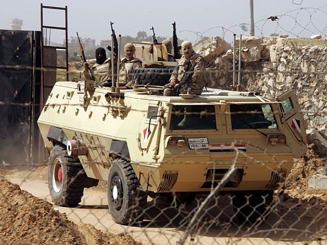 Жертвами террористов на Синайском полуострова стали 12 египетских солдат