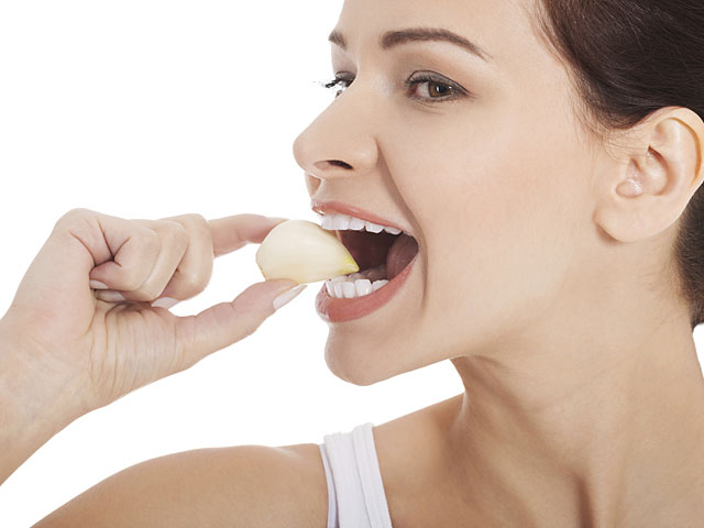 Минздрав просит потребителей не покупать отдельно продающиеся зубчики чеснока  