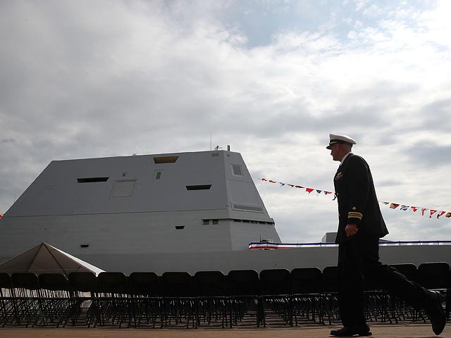 Эсминец Zumwalt. Октябрь 2016 года    