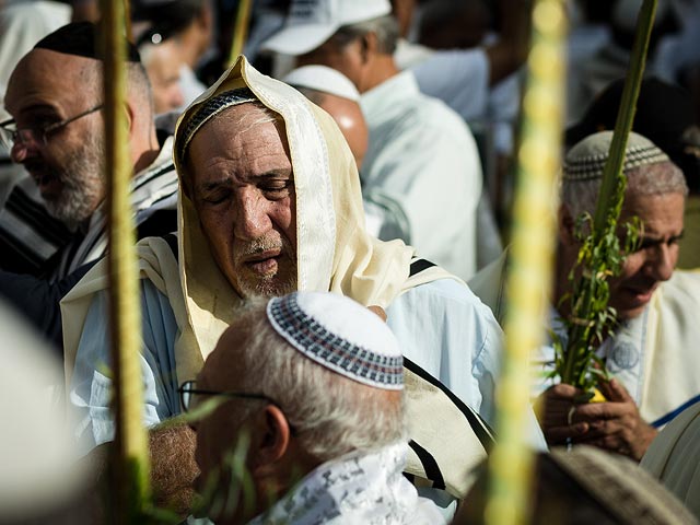 Тысячи евреев приняли участие в благословении коэнов в Иерусалиме