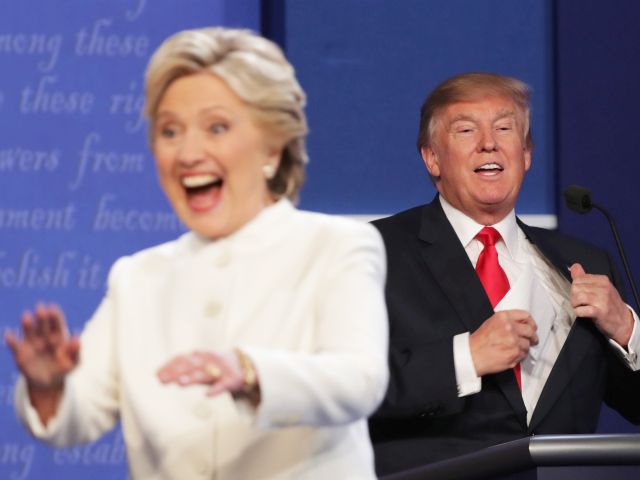 Хиллари Клинтон и Дональд Трамп на дебатах 19 октября