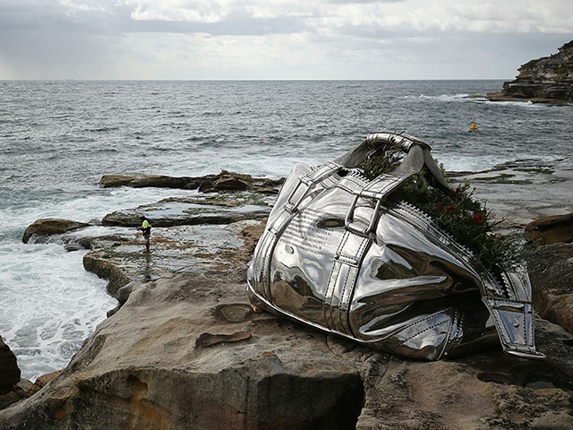 Выставка скульптур у моря в весеннем Сиднее