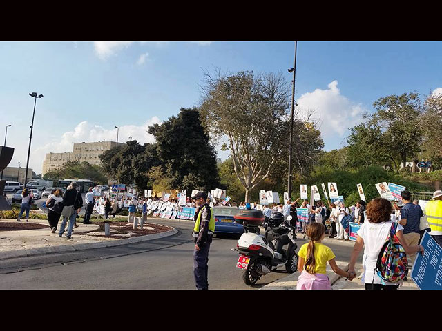Перед открытием зимней сессии перед Кнессетом прошел митинг движения "Женщины за мир"    