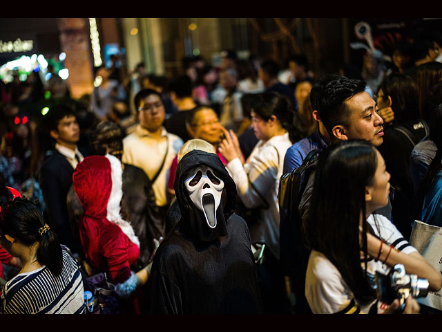Торжество глобализации: Гонконг празднует Хэллоуин   