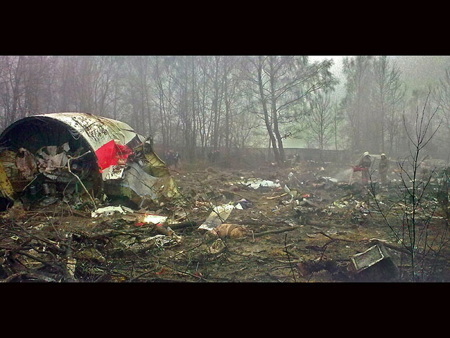 Польские СМИ: обнаружены следы взрывчатки на обломках самолета Качиньского    