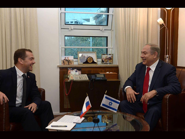 Премьер-министр России Дмитрий Медведев и глава правительства Израиля Биньямин Нетаниягу