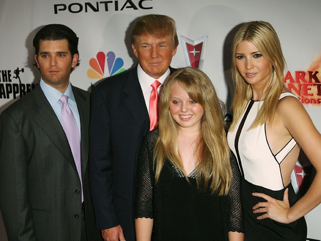 Дональд Трамп-младший, Дональд Трамп-старший, Тиффани и Иванка. 2006 год