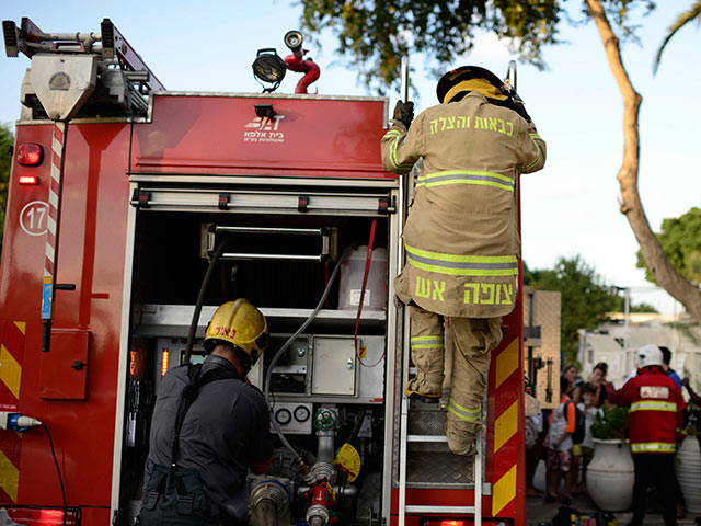 Пожар в жилом доме в Лоде, пострадали десять человек    