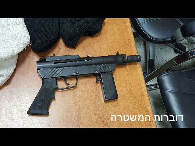 В Умм эль-Фахме при обыске обнаружен пистолет-пулемет "Карл Густав"  