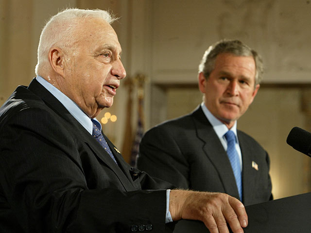 Ариэль Шарон и Джордж Буш в 2004 году
