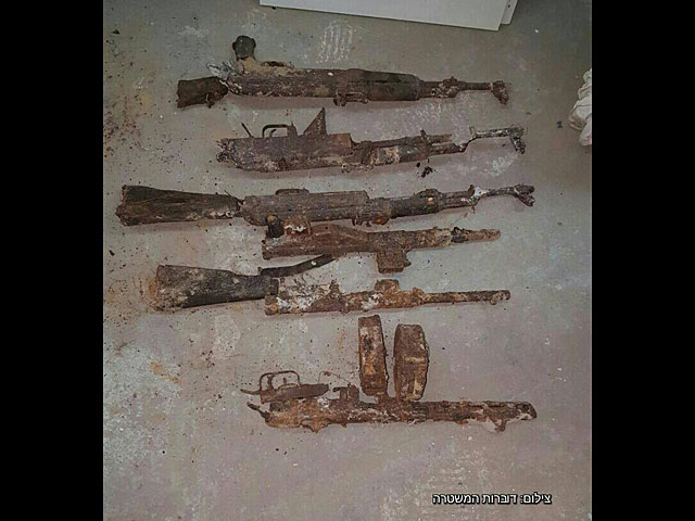 В столярной мастерской в Кфар Масарик обнаружен тайник со ржавым оружием    