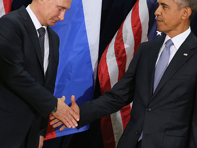 Барак Обама и Владимир Путин обменялись рукопожатием на саммите АТЭС в Перу    