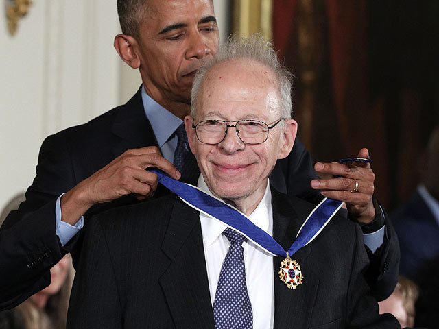 Ричард Гарвин на вручении Президентской Медали Свободы