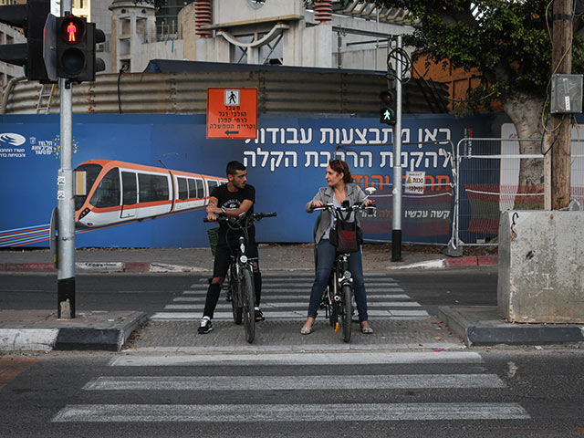 Проект прокладки "красной" линии тель-авивского трамвая под угрозой срыва  