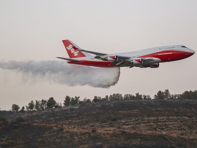 Прибывший из США самый большой пожарный самолет в мире Evergreen-747 Supertanker принял участие в тушении пожаров в Иерусалимских горах