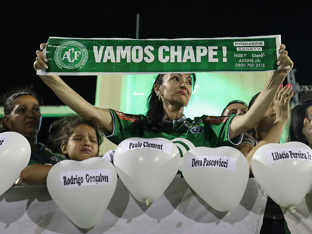 В бразильском Шапеко прошла церемония в память о погибших футболистах  