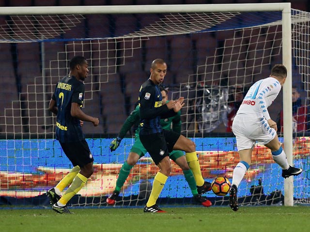 Серия А: "Наполи" разгромил "Интер", забив два мяча в первые пять минут матча