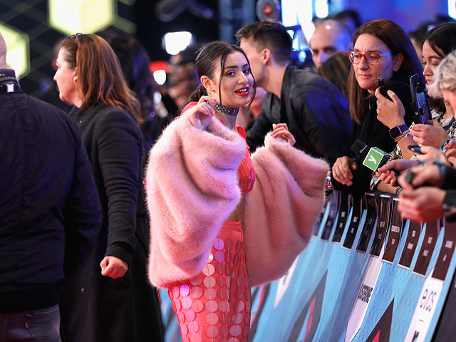 Charli XCX на церемонии MTV Europe Music Awards