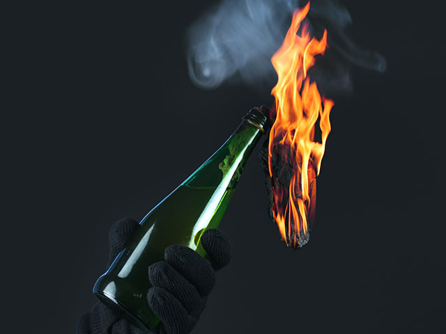 Верховный суд смягчил наказания за метание бутылок с зажигательной смесью    