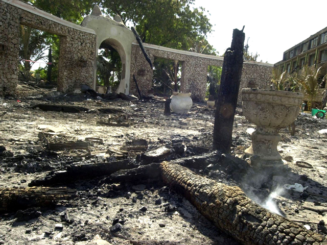 После теракта в отеле Paradise в Момбасу. Ноябрь 2002 года