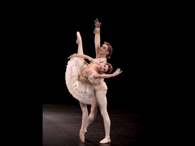 7 января знаменитые танцовщики совместно с Государственным Израильским балетом представят спектакль "Белый лебедь"