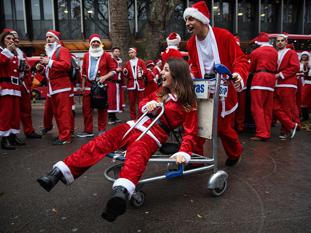 Santacon: нашествие Санта-Клаусов в Лондоне