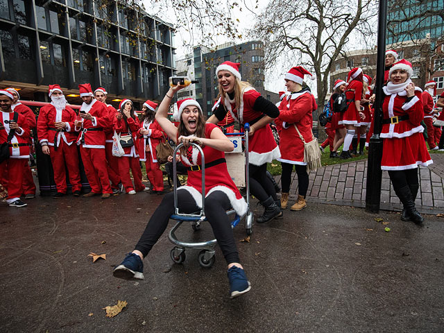 Santacon: нашествие Санта-Клаусов в Лондоне