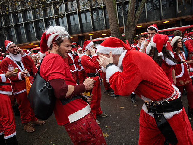 Santacon: нашествие Санта-Клаусов в Лондоне