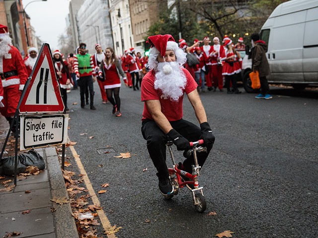 Santacon: нашествие Санта-Клаусов в Лондоне