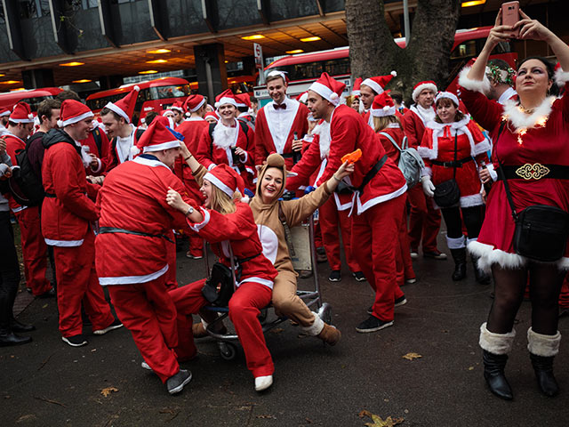 Santacon: нашествие Санта-Клаусов в Лондоне