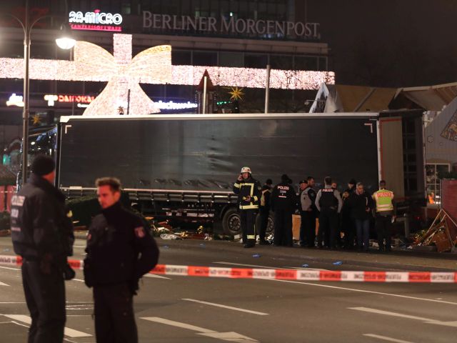 На месте теракта в Берлине. Вечер 19 декабря 2016 года