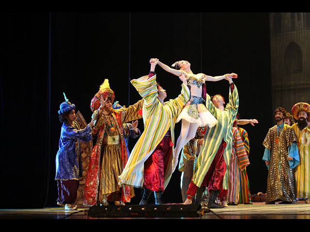 Впервые гастролирующий в Израиле Национальный Китайский Балет "Ляонин" представляет "Корсар" - одно из лучших классических произведений