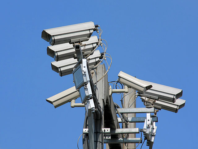 С 1 января на полосе для общественного транспорта на Аялоне начнут работать камеры наблюдения    