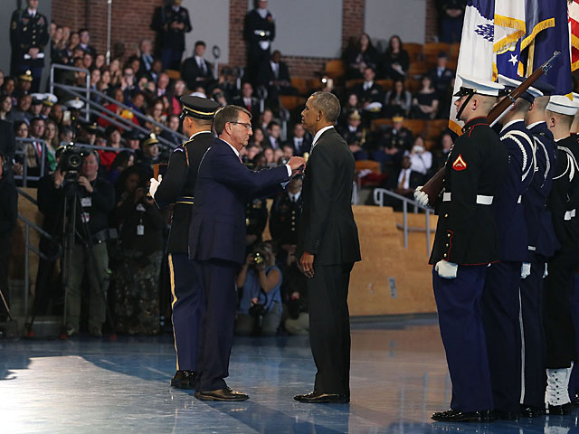 Главнокомандующий армией США Барак Обама удостоен высшей армейской награды    