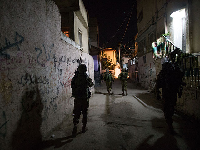 Около Шхема израильские военные застрелили араба, бросившегося на них с ножом  