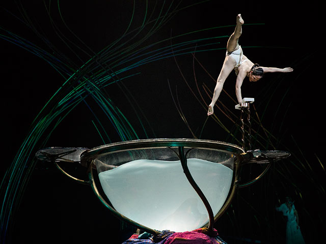 шоу corteo от cirque du soleil. цирк дю солей шоу saltimbanco. цирк дю солей канада. воздушная сетка для цирка. максим ловитор цирк дю солей.