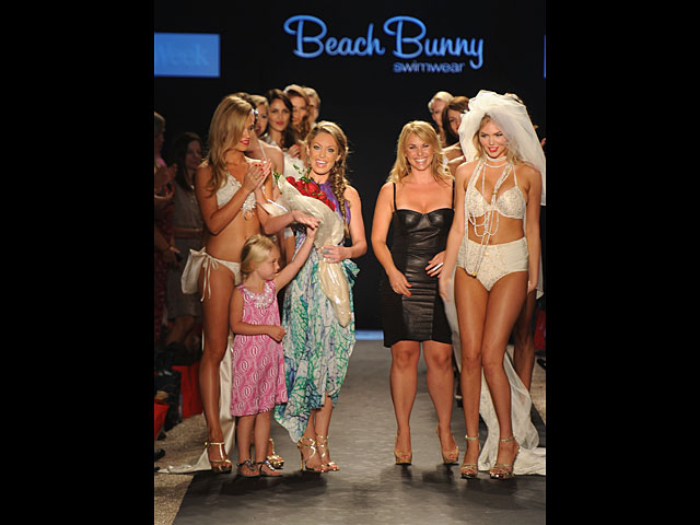 Участницы шоу Beach Bunny