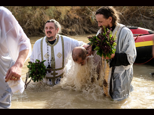 Крещенские купания в святом Иордане 