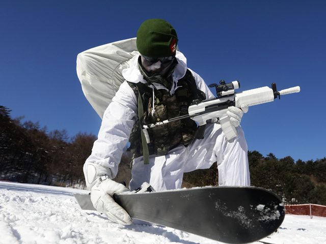 Снежные учения американских морпехов и корейского спецназа. Пьонгчанг-ган, Южная Корея. 24 января 2017 года