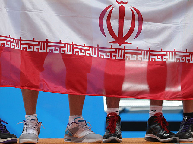 Американские звезды иранского баскетбола не могут вернуться в Иран    