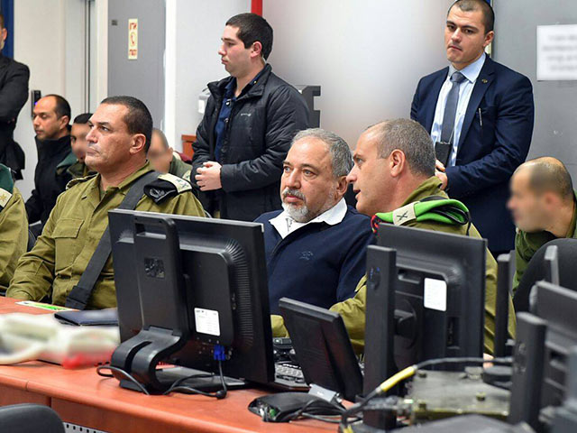     Либерман посетил дивизию Газы и встретился с главами местных советов приграничной зоны