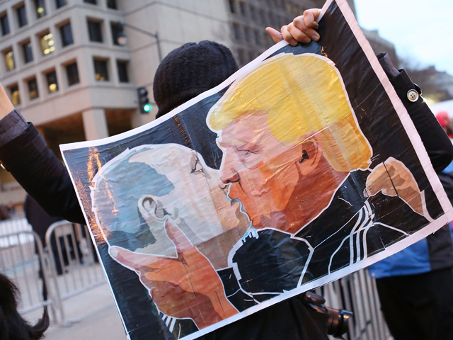 Один из плакатов на марше протеста в Вашингтоне в день инаугурации Трампа. 20 января 2017 года
