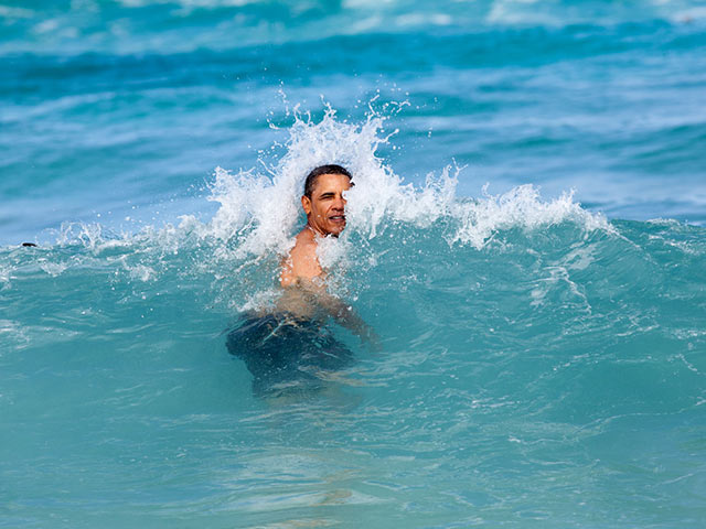 "Пенсионер" Барак Обама занялся серфингом на Виргинских островах. Видео