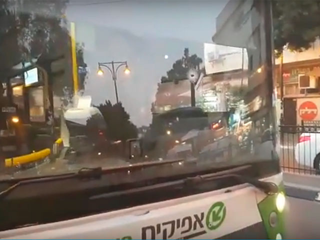 Автобус, по которому стрелял террорист. Петах-Тиква, 9 февраля 2017 года