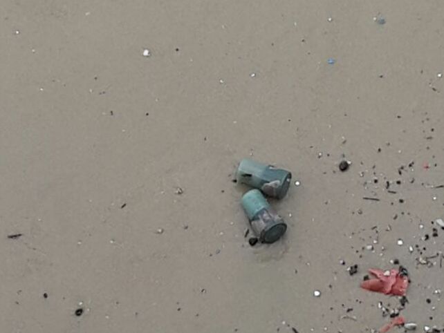 На пляж в Тель-Авиве шторм выбросил старые детонаторы