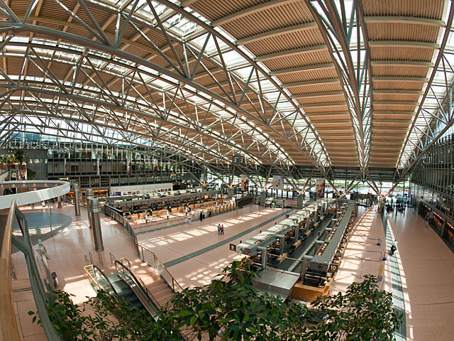 Аэропорт Гамбурга вновь открыт: причина эвакуации &#8211; баллончик с перечным газом    
