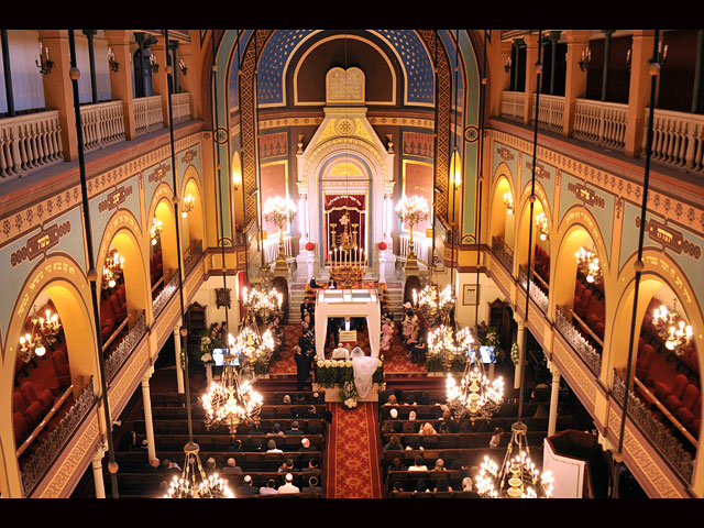 Хупа в одной из самых величественных синагог Парижа