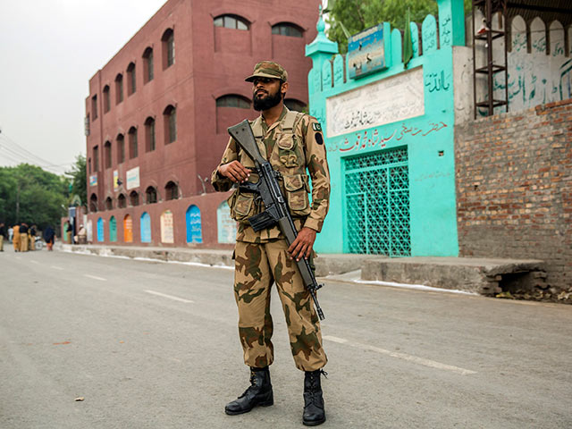 Боевики напали на здание суда в Пакистане    