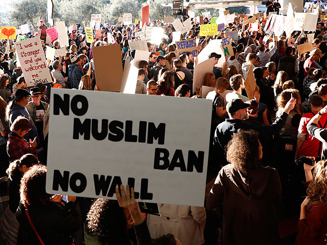 28 лауреатов Нобелевской премии требуют отменить указ о запрете въезда мусульман в США    